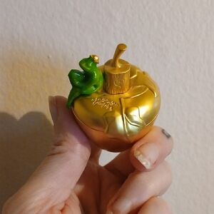 Incredibly RARE Lolita Lempicka Perfume Compact Frog Prince Golden Apple